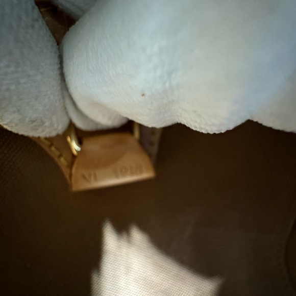 Louis Vuitton Ellipse Bag - Picture 7 of 11